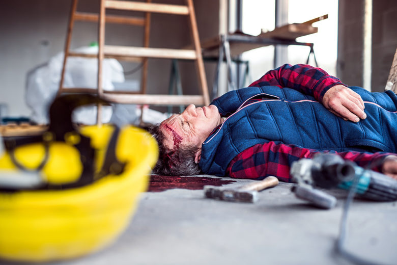 Accident of an alone worker at the construction site.